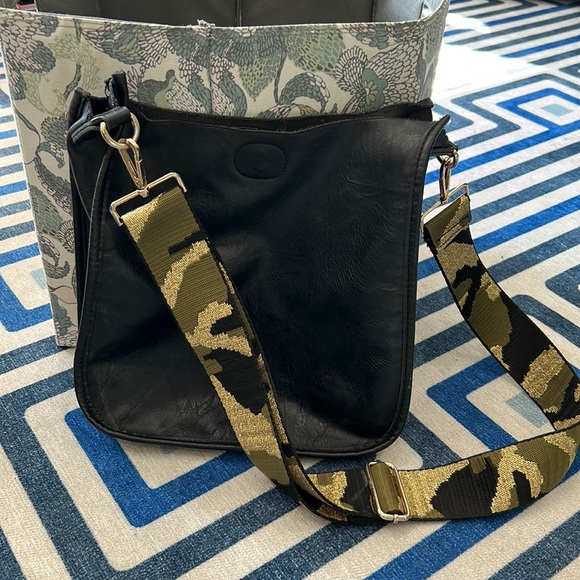 Adhorned Bags Ahdorned Crossbody Bag In Black With Cameo Strap